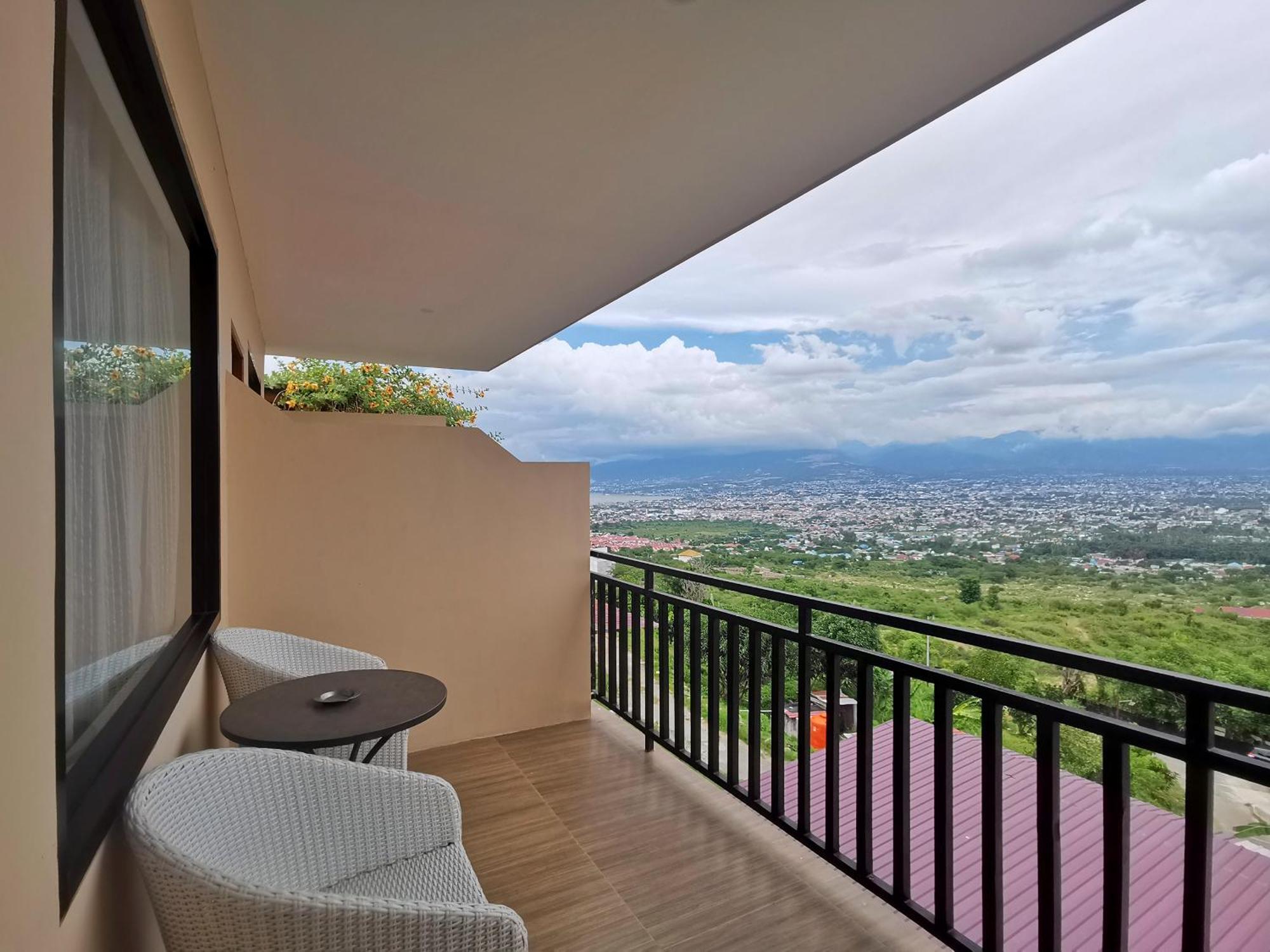 Bukit Indah Doda Hotel & Resorts Palu Exterior photo